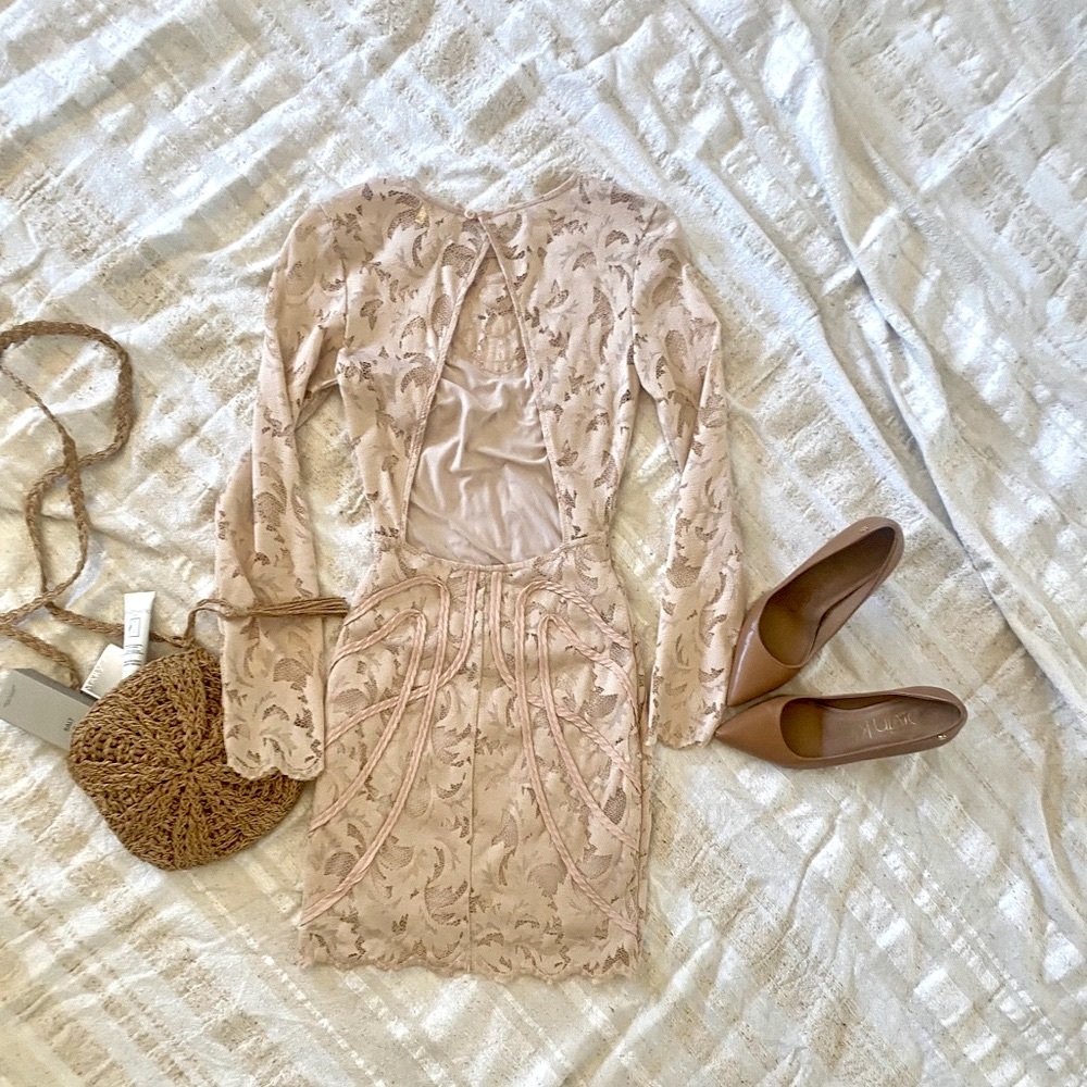 ✨Gorgeous H&M Scallop Hem Lacey Mini Dress, sz 2 - Picture 3 of 9